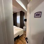 Отель Asparagus & Old 3*