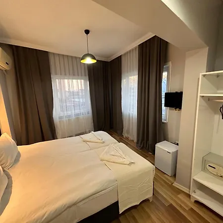 Asparagus & Old فندق 3*